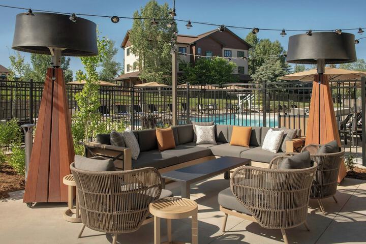 Swimming pool at Springhill Suites by Marriott Steamboat Springs