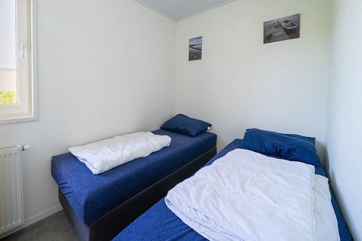 Room 4 of 40