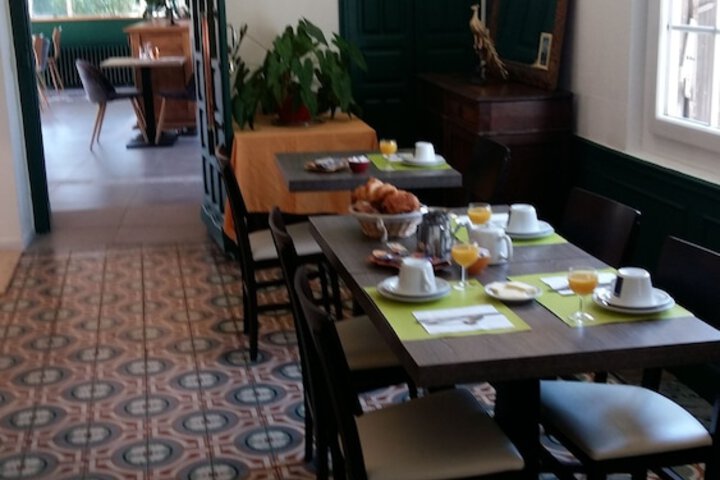 Breakfast/Coffee Service 13 of 50