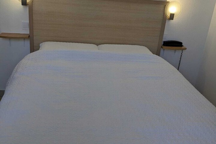 Room 4 of 19