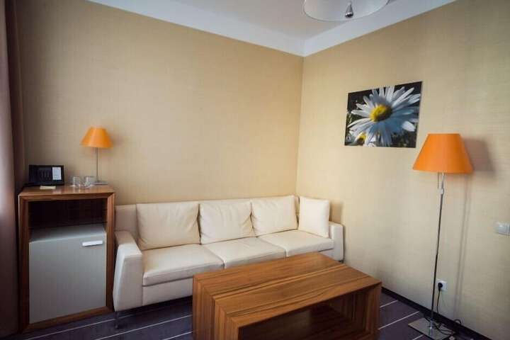 Room 11 of 34