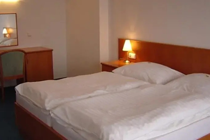 Room 3 of 21