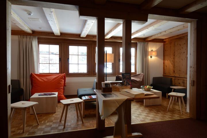 Hotel Interior 4 of 128