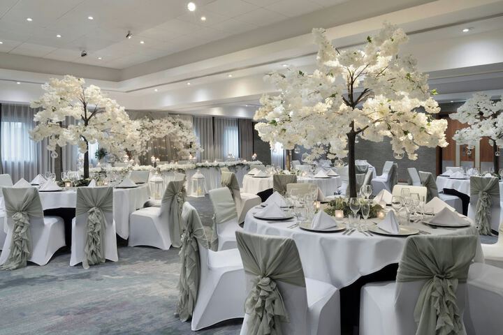 Ballroom/Hall 44 of 71