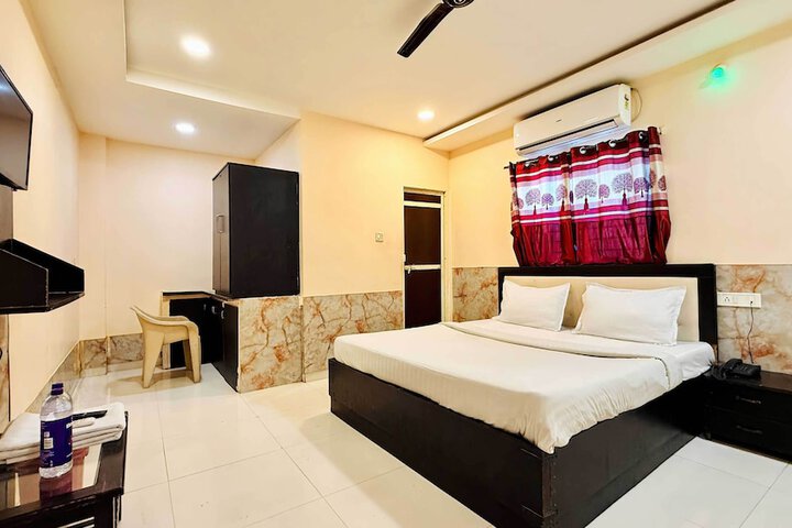 Room 8 of 48