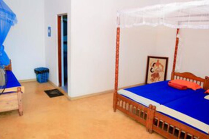 Room 8 of 10