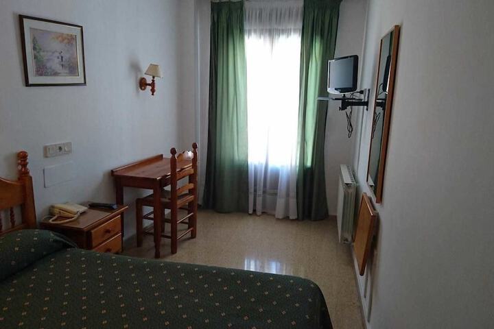 Room 2 of 35