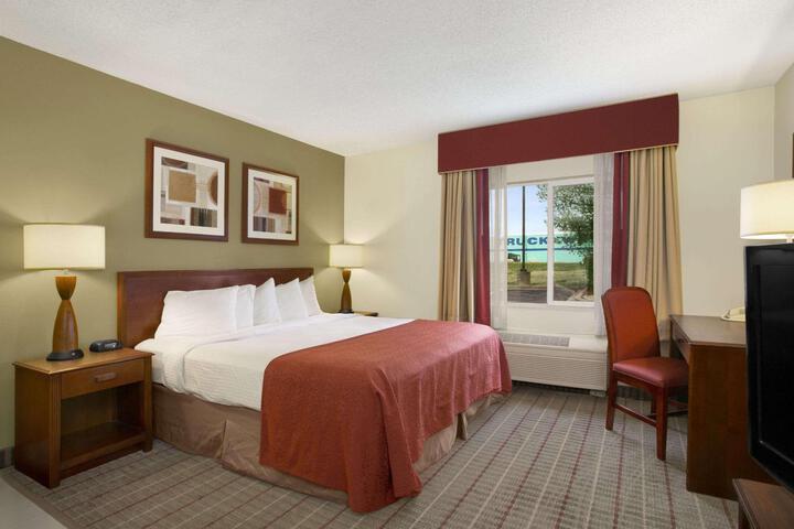 1 King Bed (7 of 7)