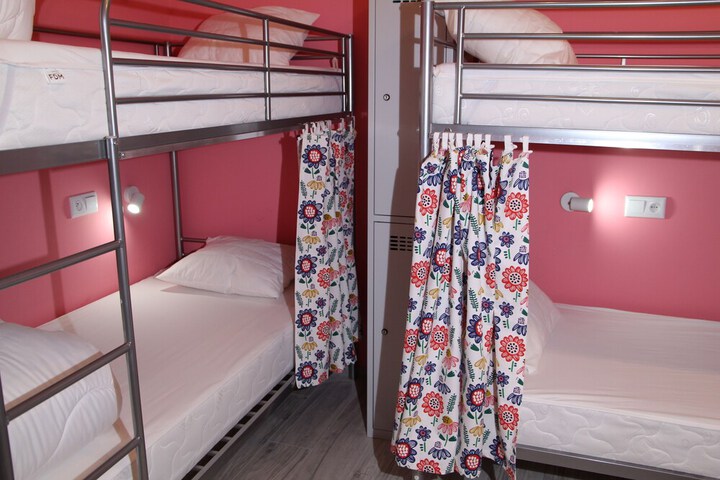Room 8 of 159