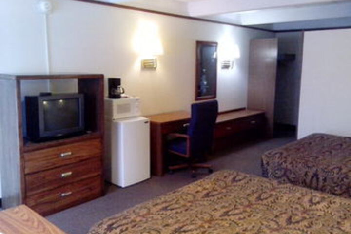 Room 6 of 8