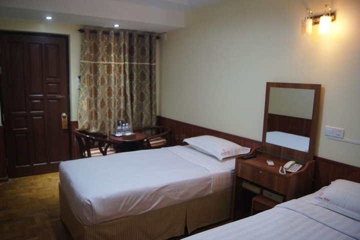 Room 7 of 32