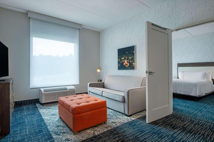 1 Queen Bed Studio Suite with Sofa Bed (1 of 20)