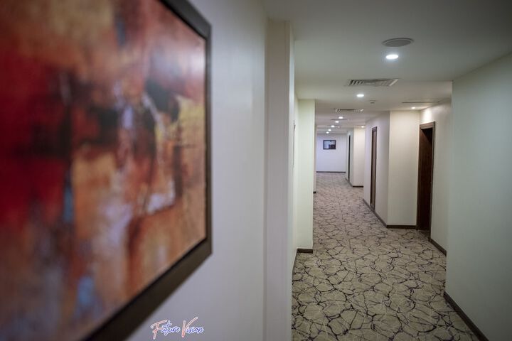 Ballroom/Hall 38 of 50