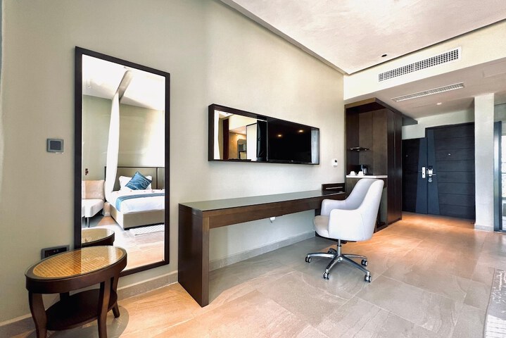 Room 4 of 120