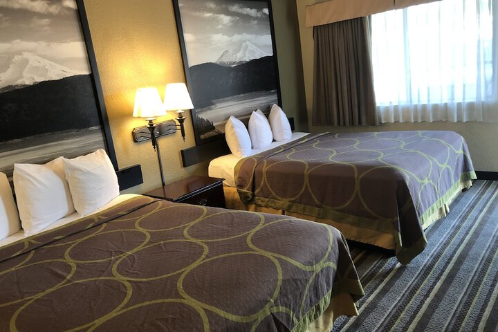 1 Queen Bed (7 of 26)