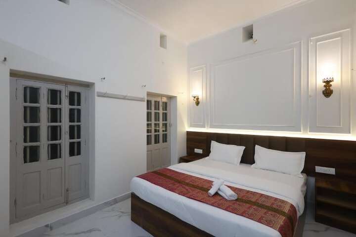 Room 13 of 22