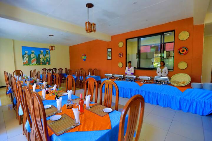 Dining 48 of 75