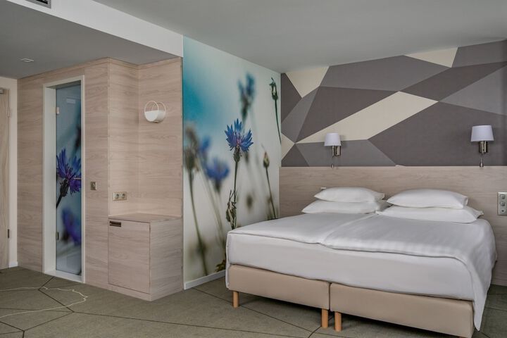 Room 10 of 72