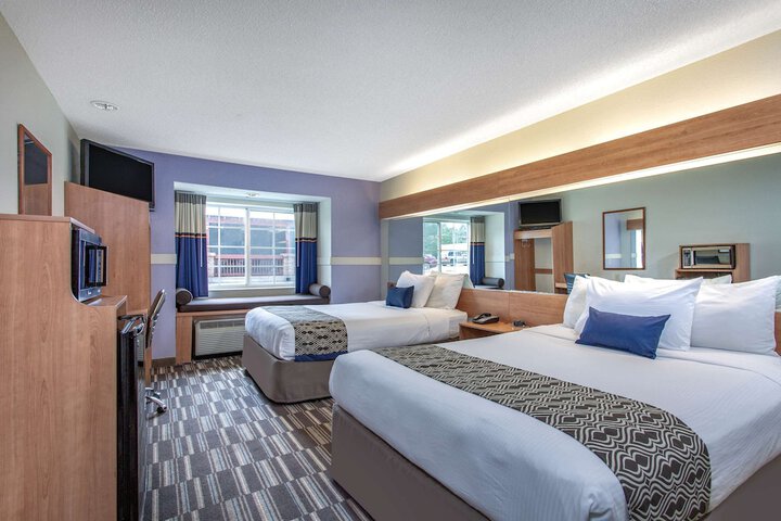 1 Queen Bed Accessible Room (18 of 18)