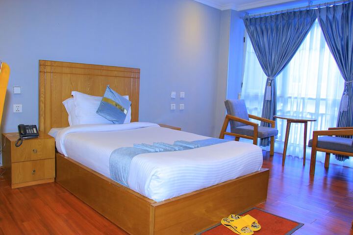 Room 10 of 19