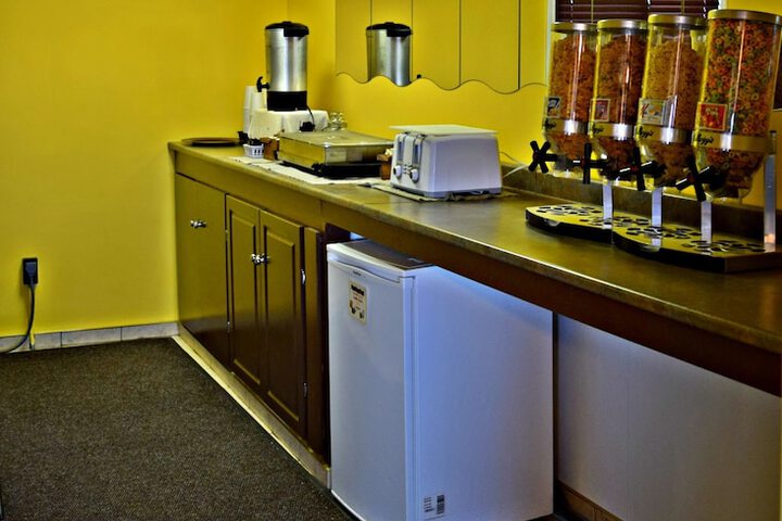 Breakfast/Coffee Service 28 of 39