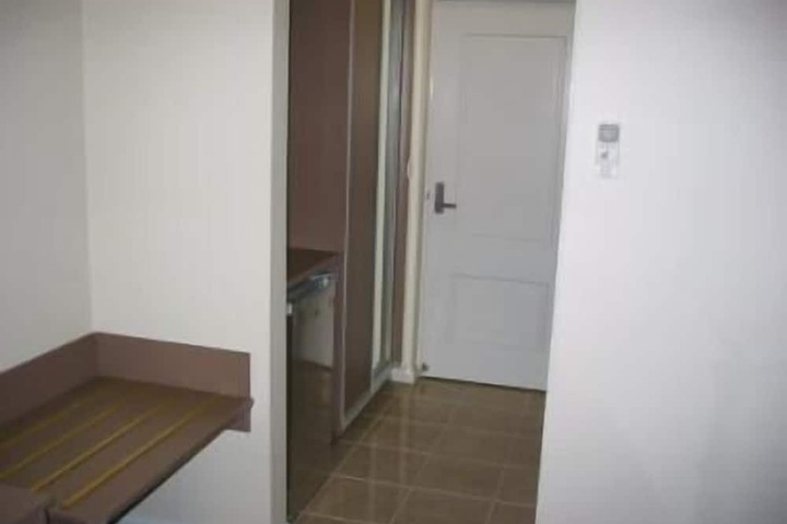 Room 3 of 40