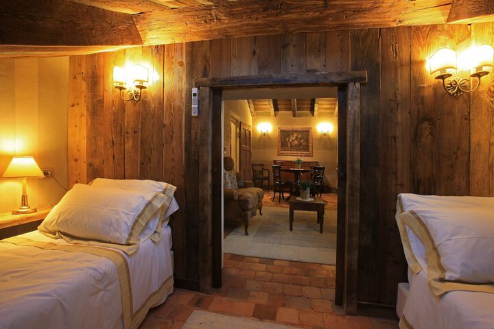 Room 8 of 138