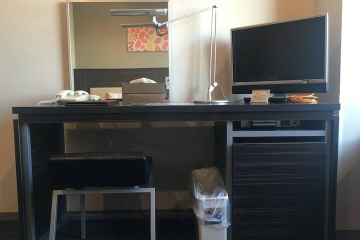 Room 11 of 40