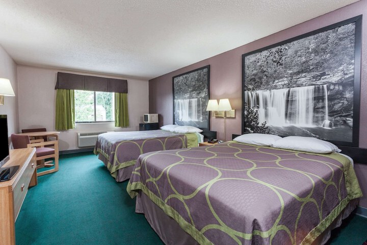 2 Queen Beds (7 of 8)