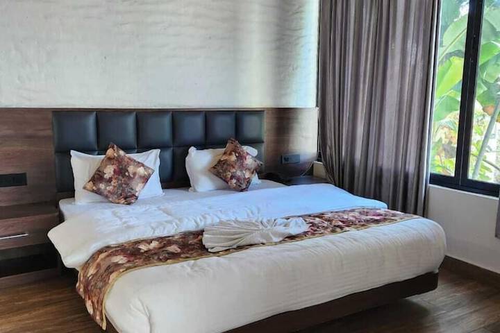 Room 2 of 9