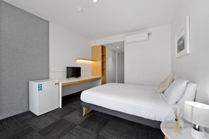 Room 16 of 40