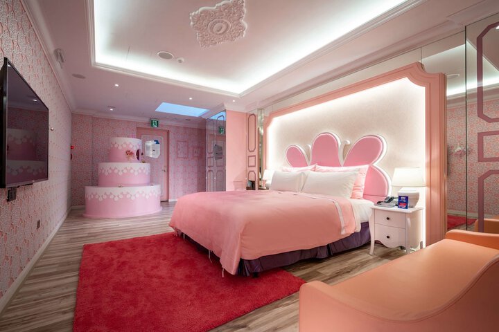 Room 6 of 32