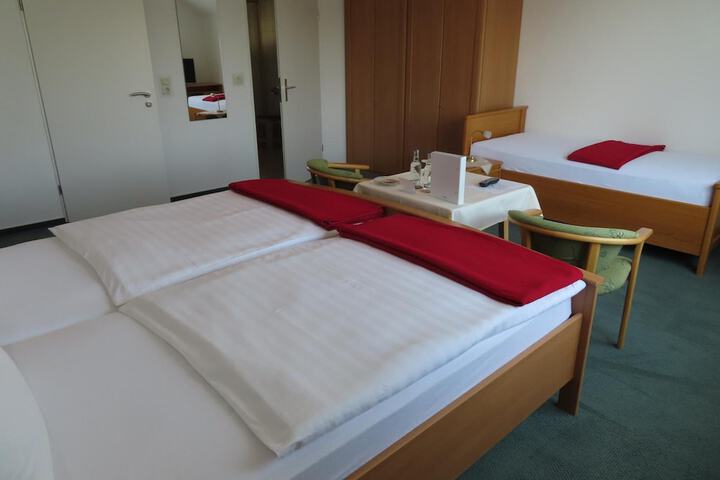 Room 8 of 42