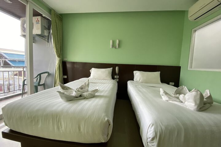 Room 8 of 95