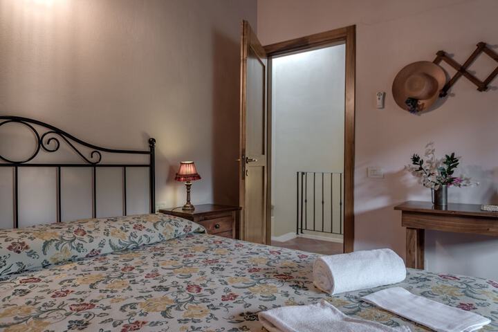 Room 28 of 211
