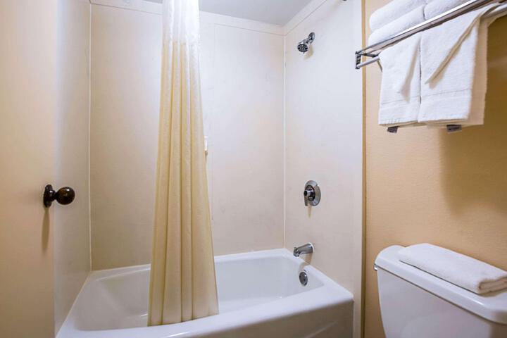 2 Double Beds (3 of 10)