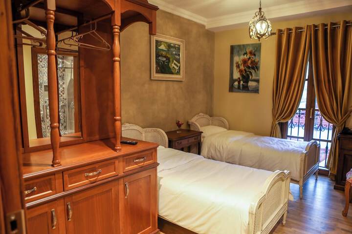Room 11 of 44