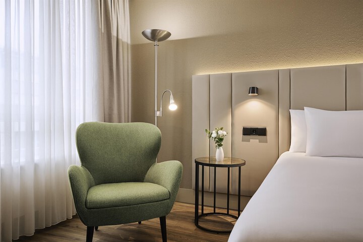 Room 5 of 28
