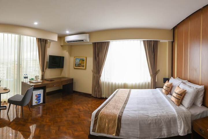 Room 12 of 33