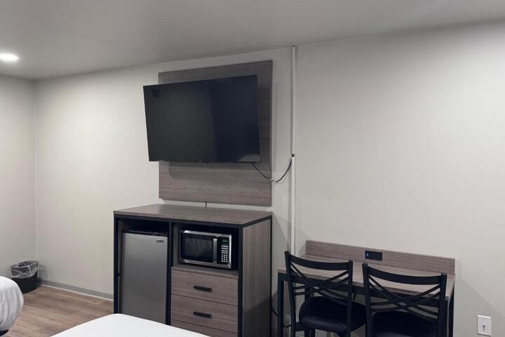 Single Room (2 of 5)
