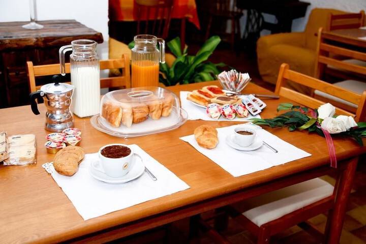 Breakfast/Coffee Service 26 of 38