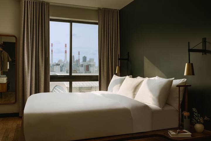 Guest Room 1 King Bed (1 of 6)