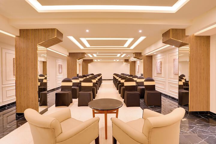 Ballroom/Hall 43 of 47