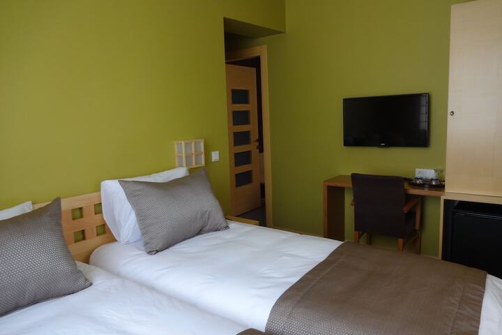 Room 10 of 105