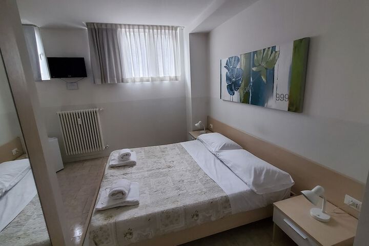 Room 40 of 103