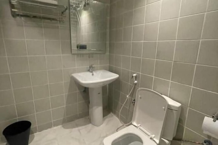 Room 8 of 13