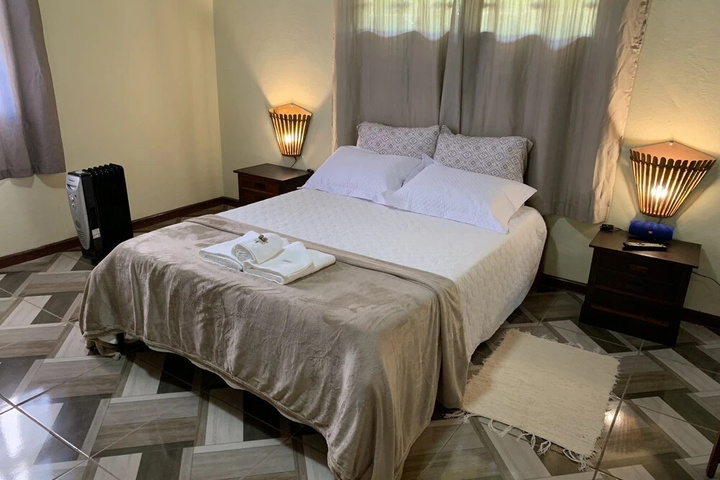 Room 4 of 7
