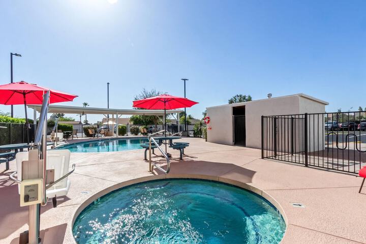 Pool Hotel