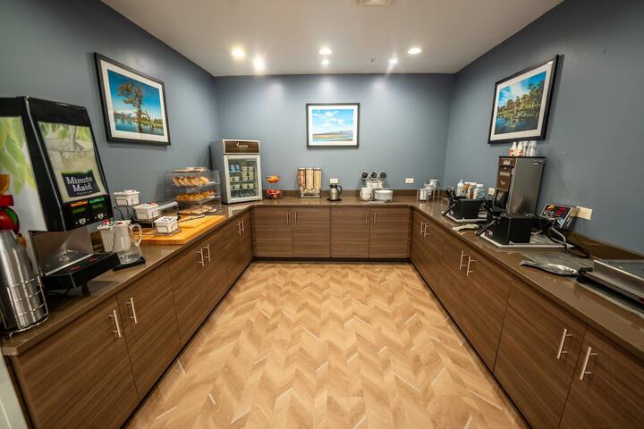 Breakfast/Coffee Service 30 of 40