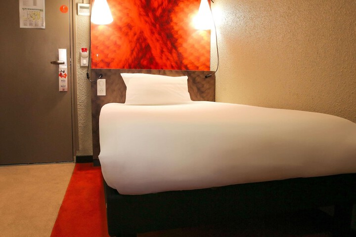 Room 8 of 42